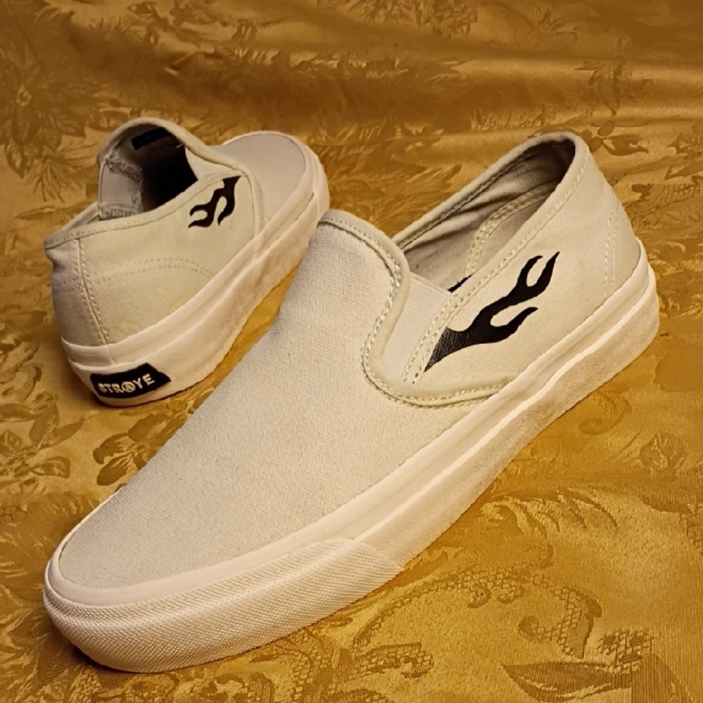 STRAYE Canvas Slip-On Shoes  White Women's 8.5 Men's 7.0